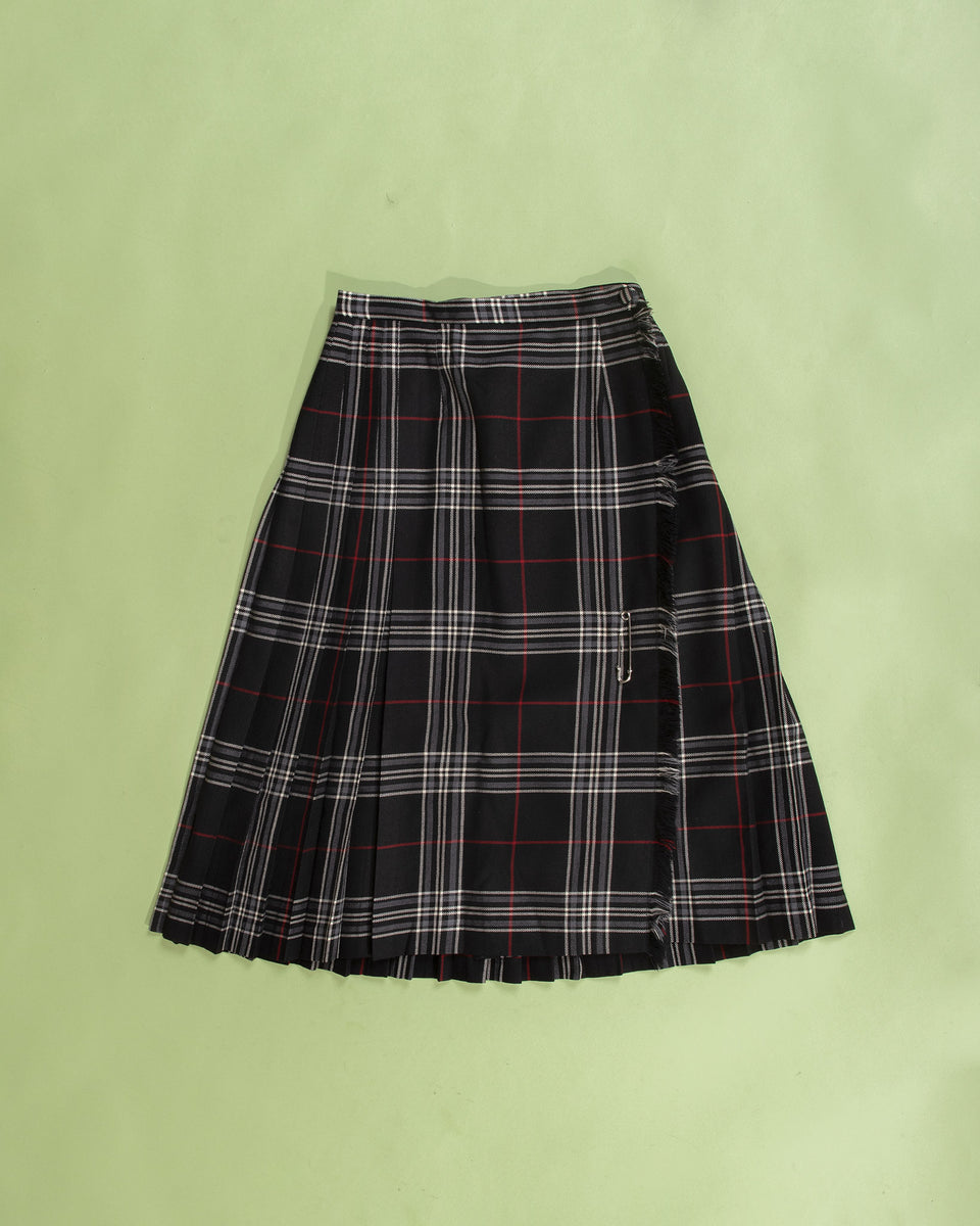 Long Pleated Black Wool Skirt with Kilt Pin – nouveaurichevintage