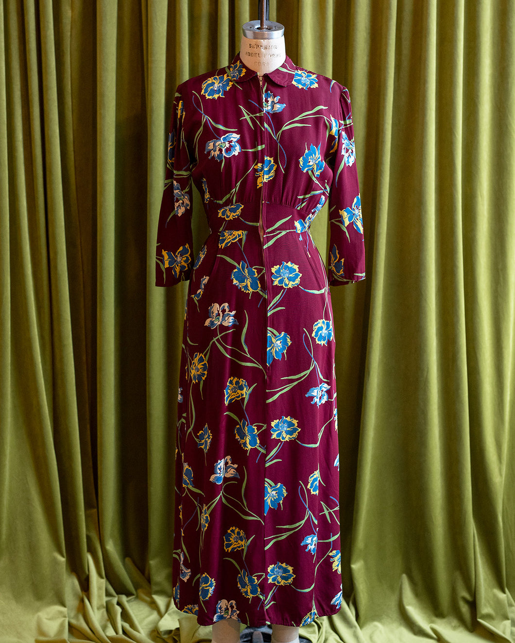 1940s Maroon Zip Front Floral Dressing Gown