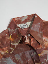 Load image into Gallery viewer, 1970’s Brown Fish and Scuba Photo Print Poly Top with Dagger Collar