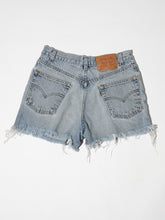 Load image into Gallery viewer, 1990's 30W Levi's Denim Shorts