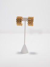 Load image into Gallery viewer, 1980&#39;s Chunky Chain Gold Tone Clip Earrings