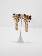 Load image into Gallery viewer, 1980&#39;s Gold Tone Bow Clip Earrings