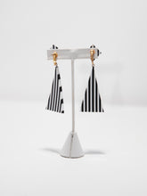 Load image into Gallery viewer, 1960&#39;s Mod Resin Black and White Stripe Triangle Clip Earrings