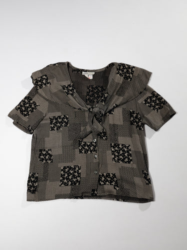 1980's Short Sleeve Peter Pan Pattern Blouse