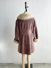 Load image into Gallery viewer, 1970&#39;s Mauve and White Shearling Jacket