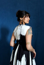 Load image into Gallery viewer, 1960's Black and White Floral Cotton Gown
