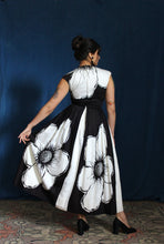 Load image into Gallery viewer, 1960's Black and White Floral Cotton Gown