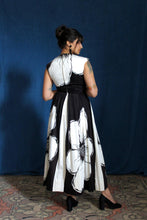 Load image into Gallery viewer, 1960's Black and White Floral Cotton Gown