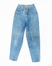 Load image into Gallery viewer, High Waisted Light Wash Pleated Denim 25