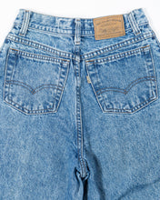 Load image into Gallery viewer, High Waisted Light Wash Pleated Denim 25