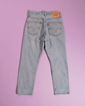 Load image into Gallery viewer, Light Blue Levis 505s w 32