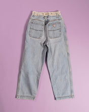 Load image into Gallery viewer, 90s Guess Light Wash Elastic Fabric Waist Jeans w28